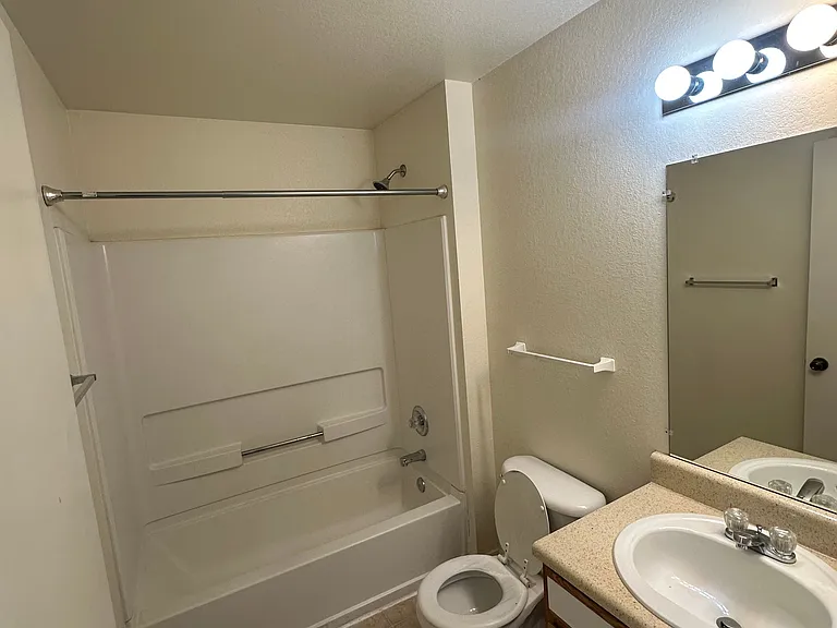 1221 Wren Ct #4-203 — Photo 9