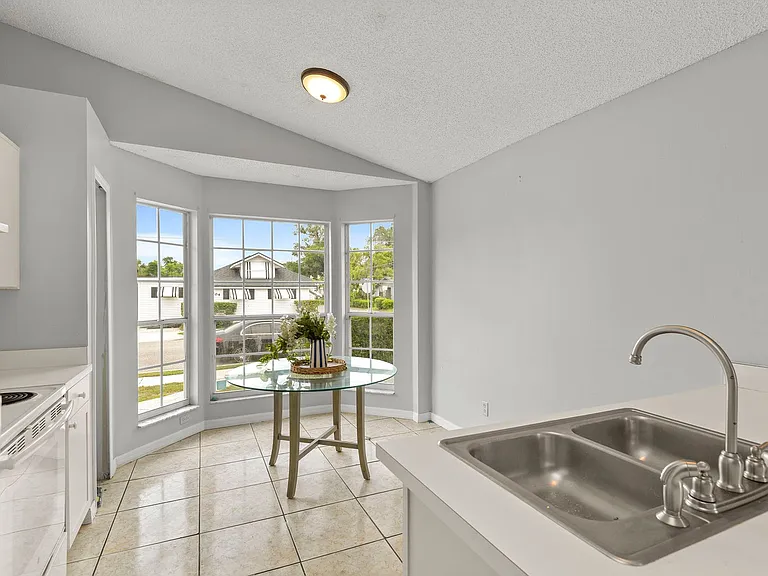 301 S Capen Ave — Photo 12