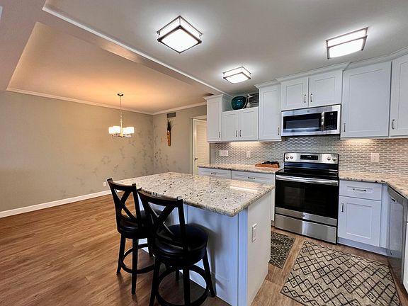 3rd image of 207 Greenbrier A