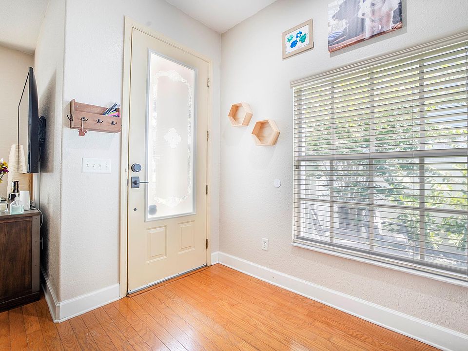 1st image of 676 4th Ave S