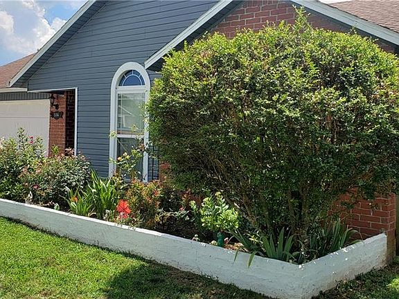 3rd image of 604 E Hardwood Dr