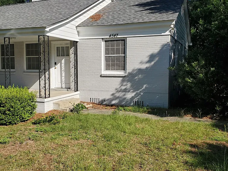 4547 Oxford Rd — Photo 2