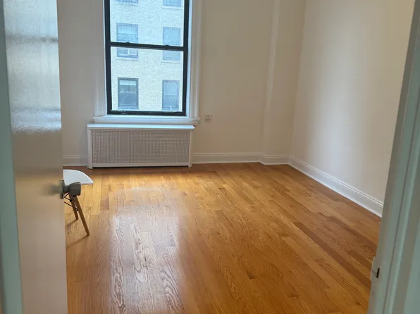 808 West End Avenue image 3 of 8