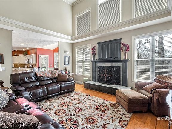 4th image of 317 NW Lasalle Dr