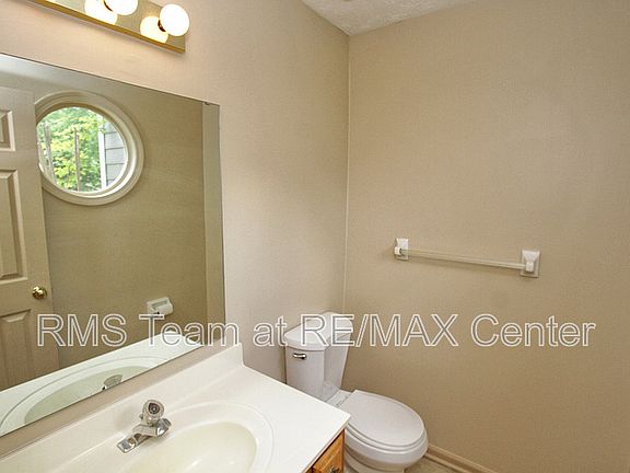 4th image of 1381 Omie Way