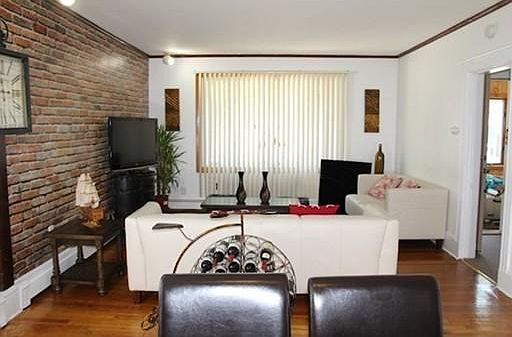 2nd image of 112 Gladstone St #3