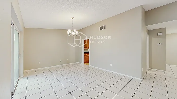 7719 Clubhouse Estates Dr — Photo 8