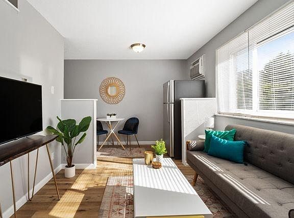 5th image of 7508 Sussex Ave #1
