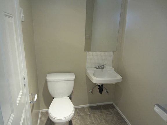4th image of 9423 Frankfort Ave