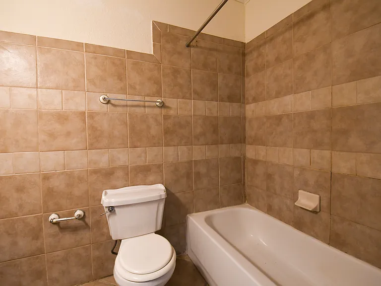 4007 Prytania St #6 — Photo 9