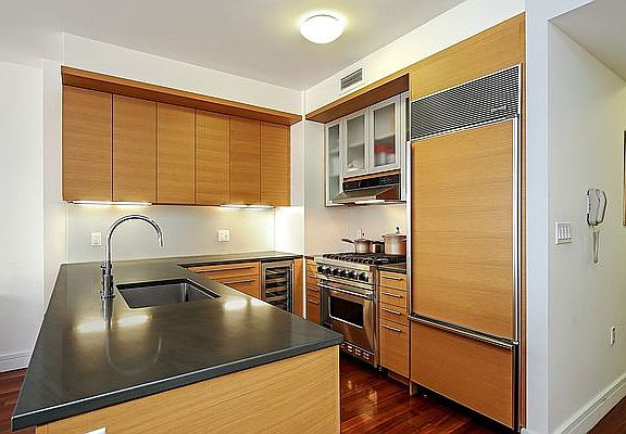 4th image of 30 West St APT 15C