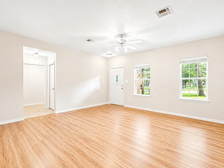 138 Lake Forest Dr — Photo 13