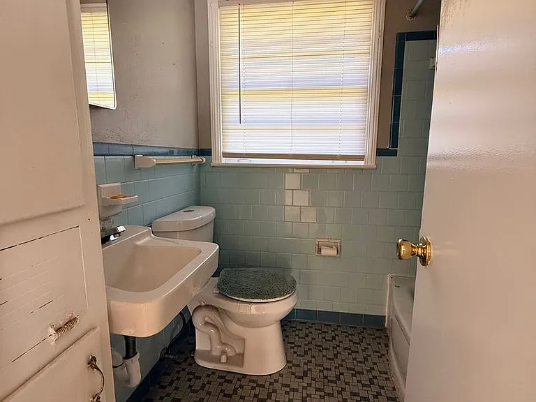 1817 Texas Ct — Photo 8