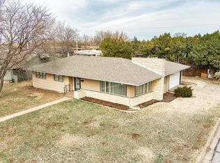 843 Mellinger Dr, Salina, KS 67401