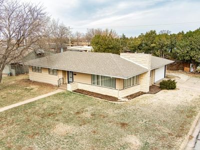 843 Mellinger Dr, Salina, KS, 67401