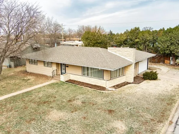 843 Mellinger Dr, Salina, KS 67401