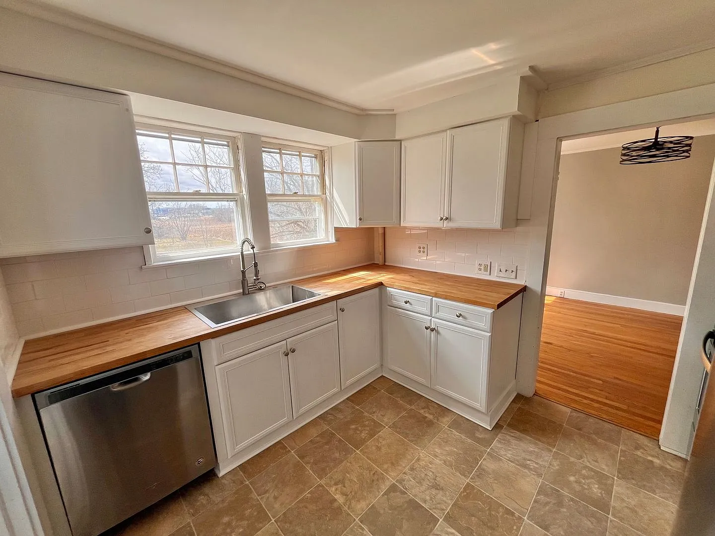 Single Family Cape House in Portsmouth, NH|Available Now! — Photo 1