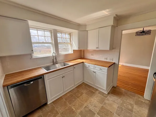 1430 Woodbury Ave, Portsmouth, NH 03801