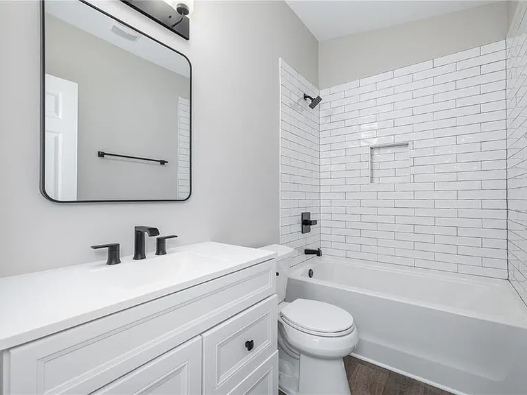896 Oakland Dr SW — Photo 10