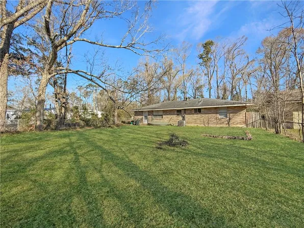 647 W McClellan St, Ponchatoula, LA 70454