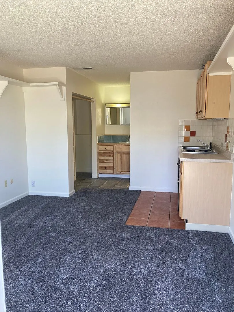 2295 Goss — Photo 1