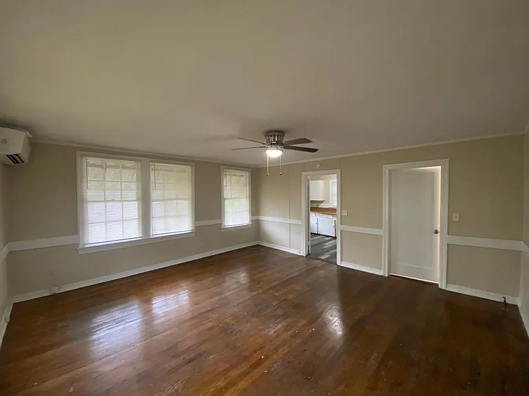 2317 Bertha St — Photo 3