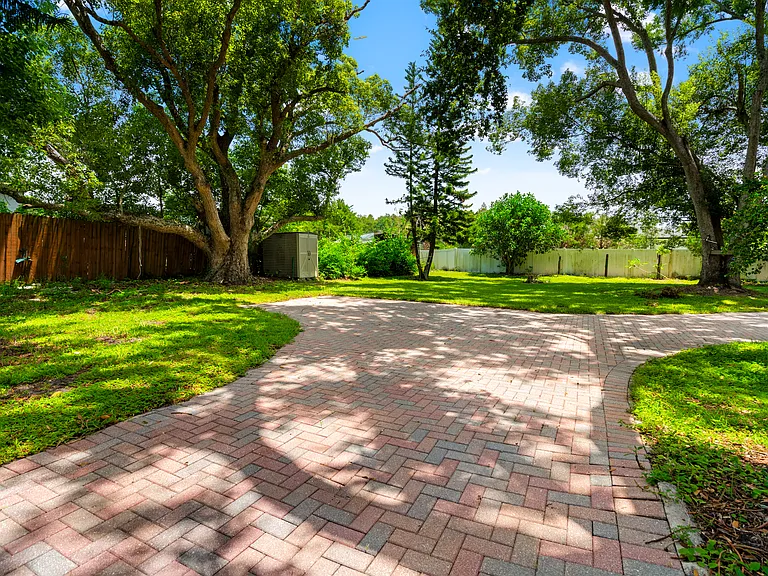 5709 Lake Le Clare Rd — Photo 16