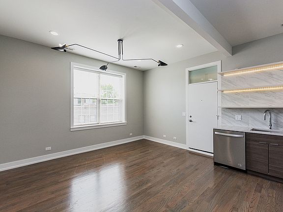 4th image of 2450 W Chicago Ave #2R