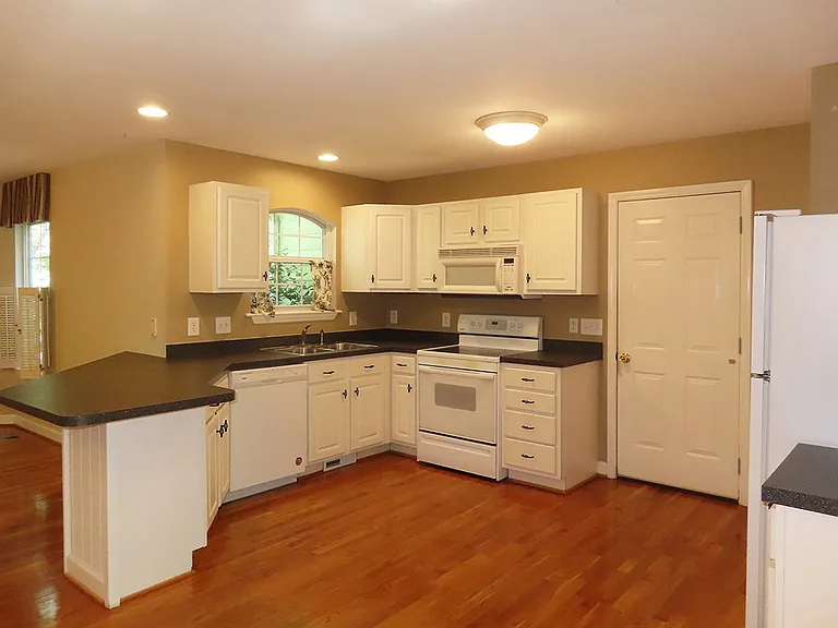 205 S English Hill Ln — Photo 8