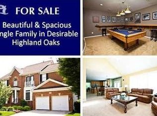 3837 Highland Oaks Dr, Fairfax, VA 22033