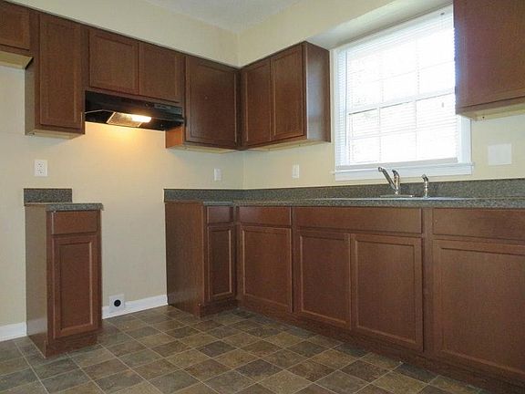 3rd image of 5559 Blossom Ln