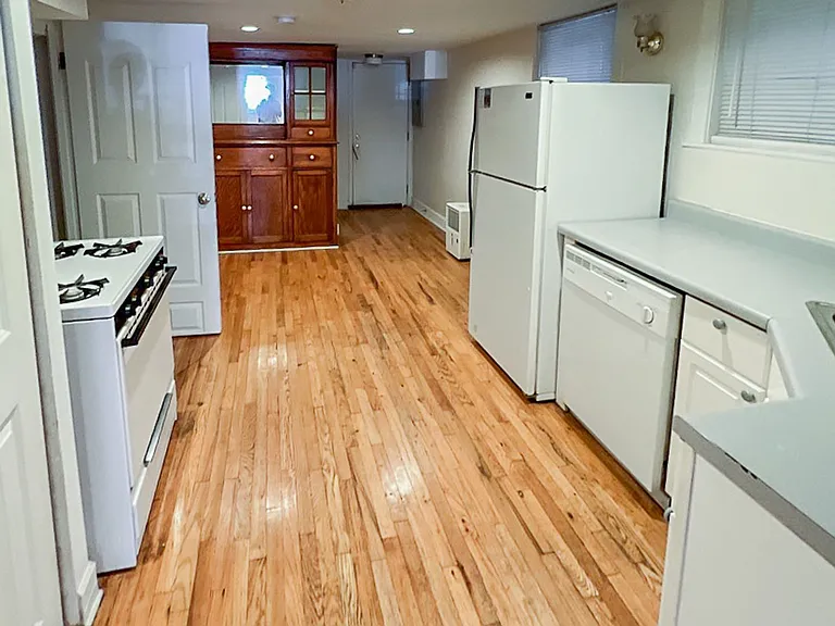 3309 N Southport Ave — Photo 7