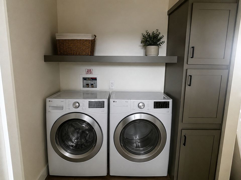 2nd image of 27150 Shadel Rd #27