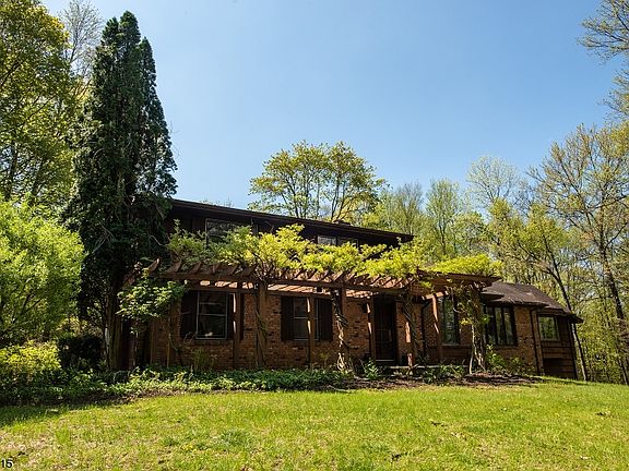 3rd image of 110 Birch Dr