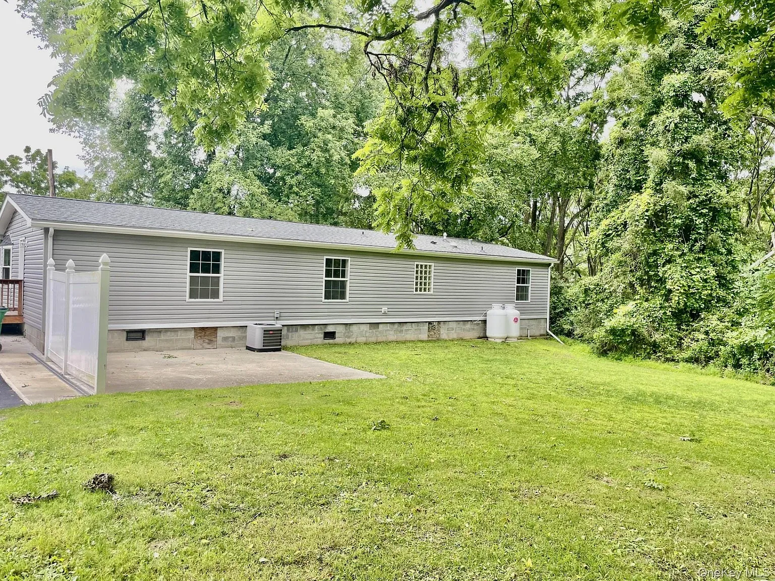 3 bed, 2.0 bath, 2128 sqft, $2,800 — Photo 3