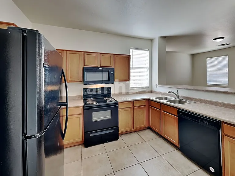 5211 W Warner St — Photo 3