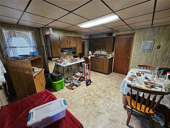 3rd image of 503 Finks Run Rd