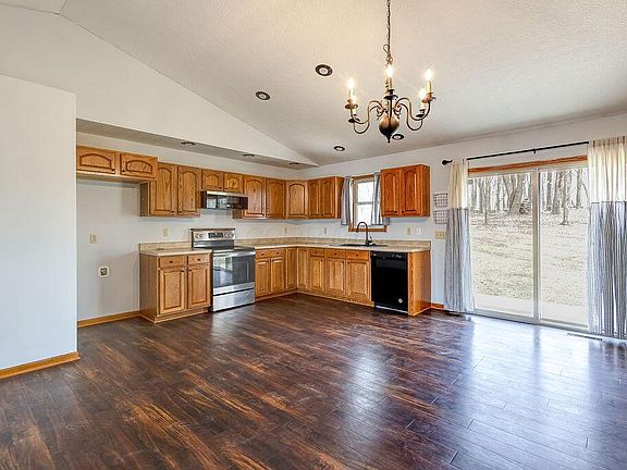 5th image of 264 Westmoreland Dr