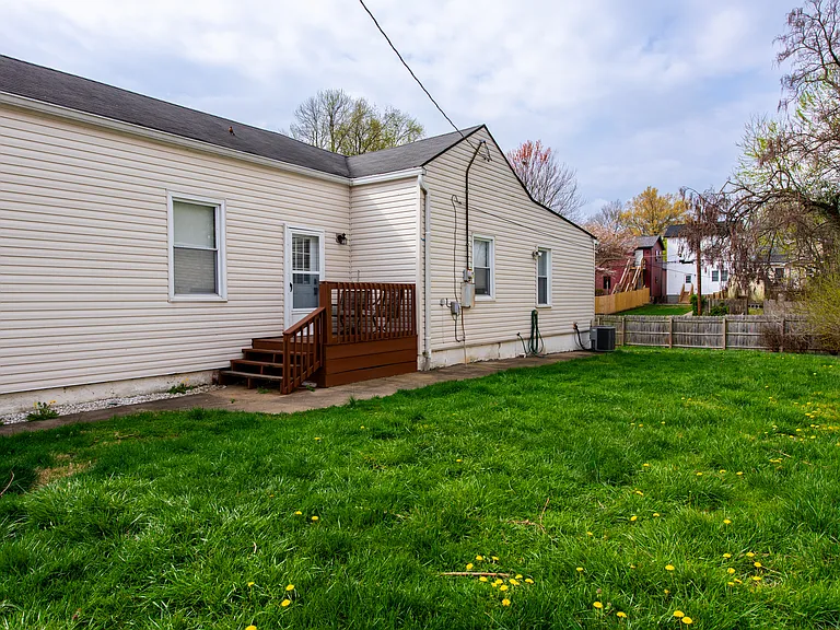 1218 Fischer Ave — Photo 34