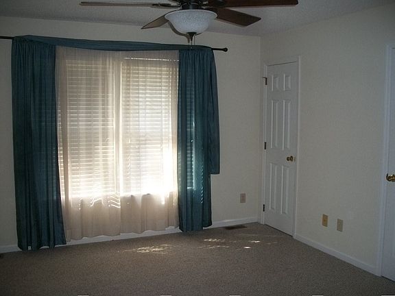 3rd image of 2901 Cedar Springs Dr