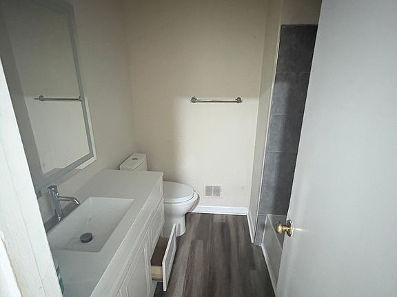 5th image of 1206 Thomas Jefferson Pl