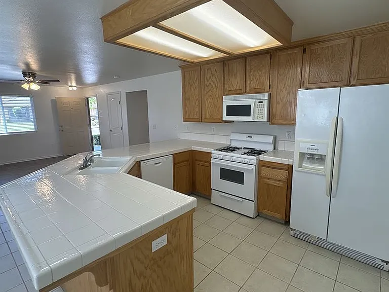 Ashely Square Apartments! — Photo 9
