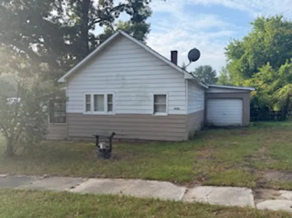 9755 Spruce St, Bay Port, MI 48720