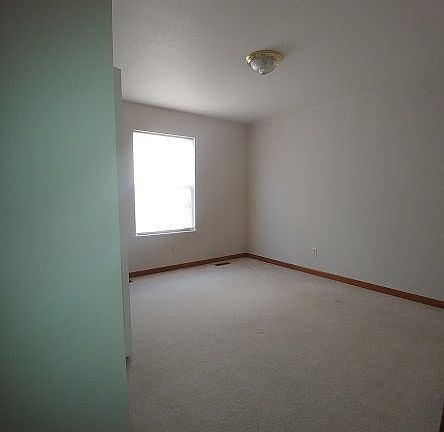 3rd image of 4005 Bay Pointe Dr