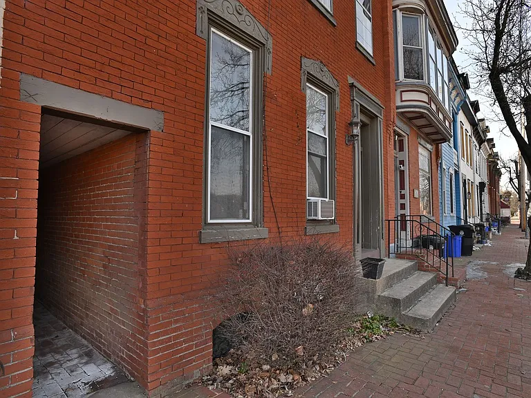 562 Race St — Photo 1