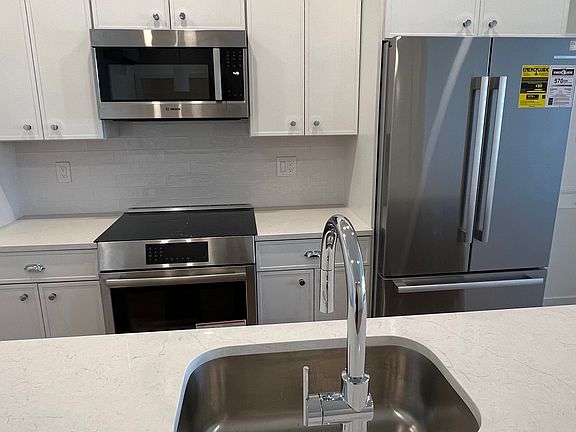 4th image of 105 Sea St #202