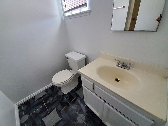 4th image of 26491 Columbia St