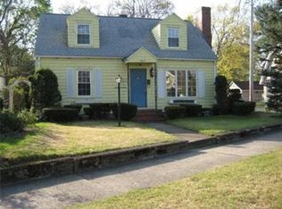 1657 Carew St, Springfield, MA 01104