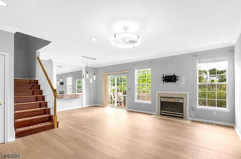 3 bed, 2.5 bath, 1719 sqft, $4,000 — Photo 4