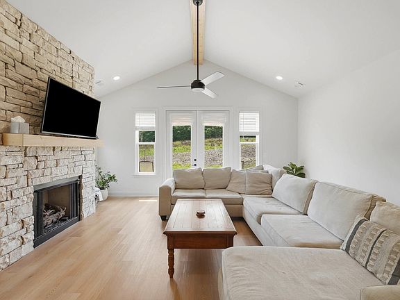 3rd image of 9636 Fox Gap Ln